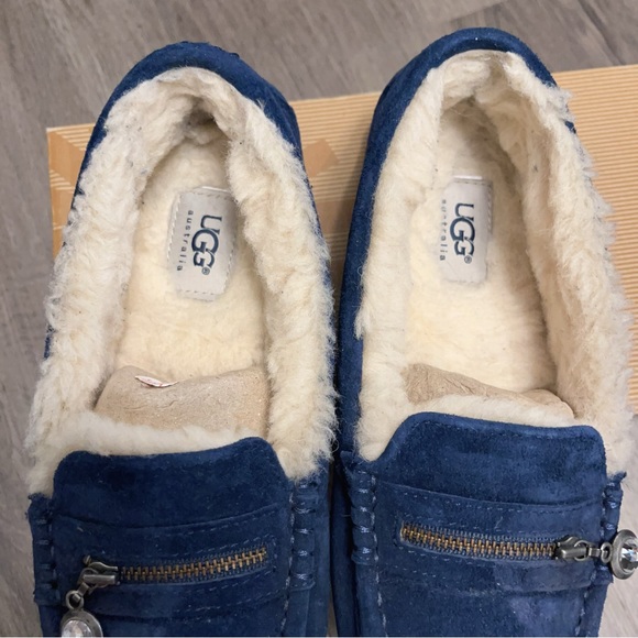 UGG Ansley Slippers with Charm - Picture 5 of 5